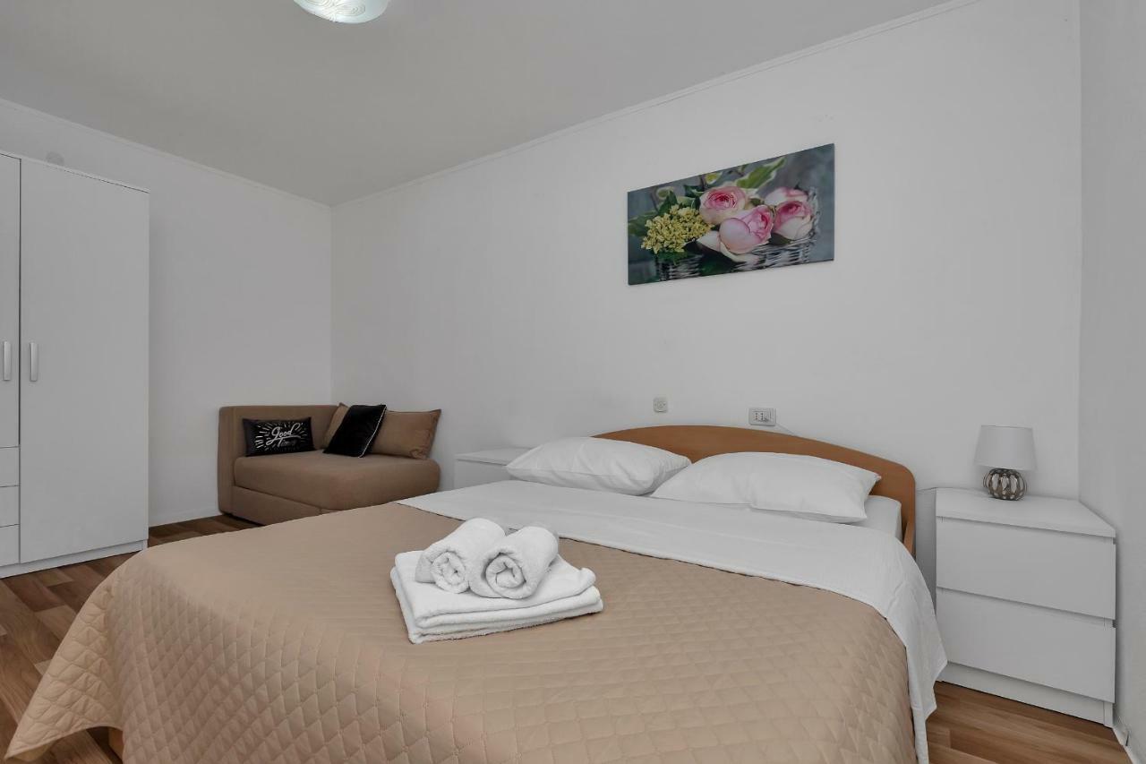 Apartmani Mona Makarská Exteriér fotografie