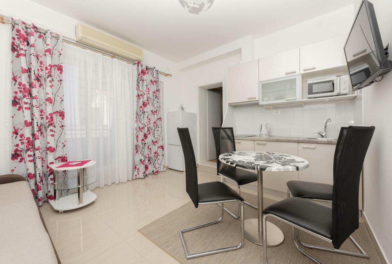 Apartmani Mona Makarská Exteriér fotografie