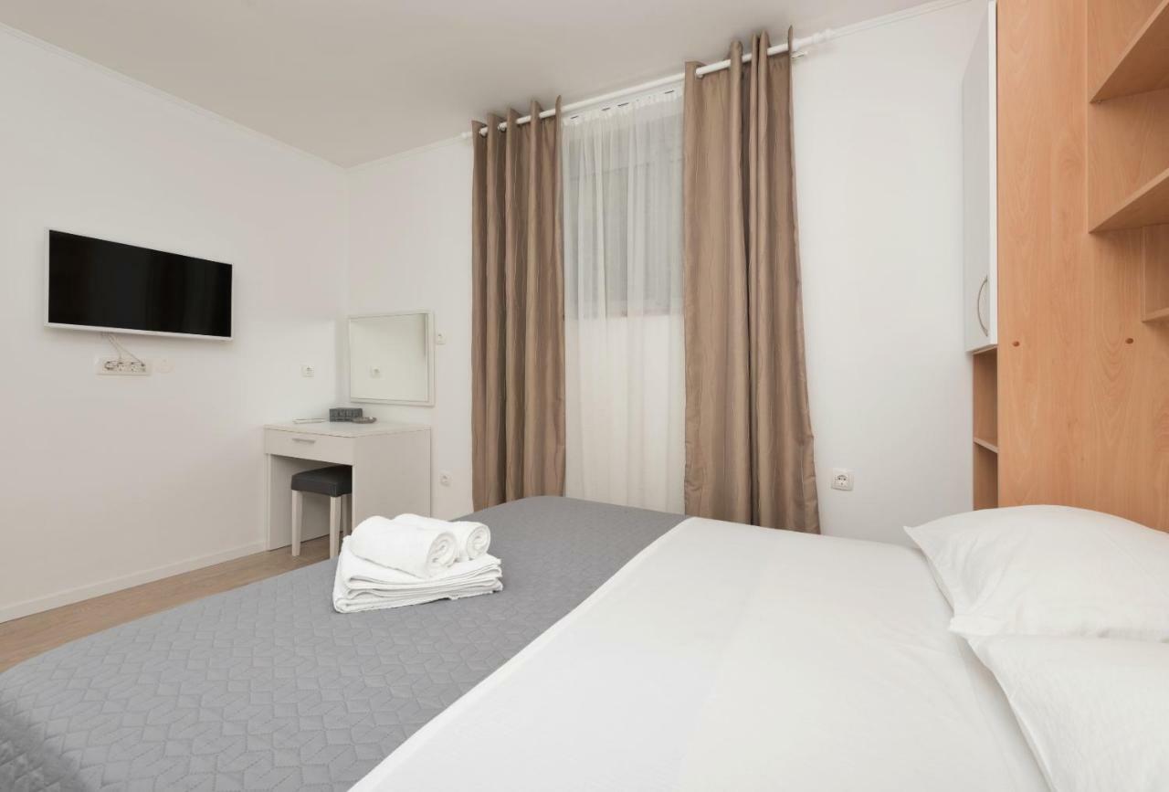 Apartmani Mona Makarská Exteriér fotografie